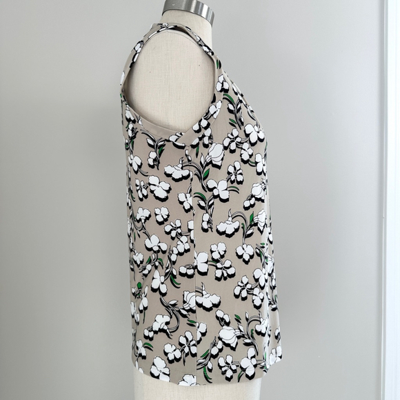Tommy Hilfiger Sleeveless Blouse Size Small  Beige Gray Floral Twist Front NWT - Picture 2 of 8